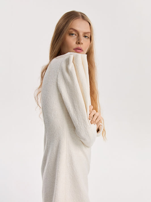 Sukienka z wełny parzonej ozdobny rękaw