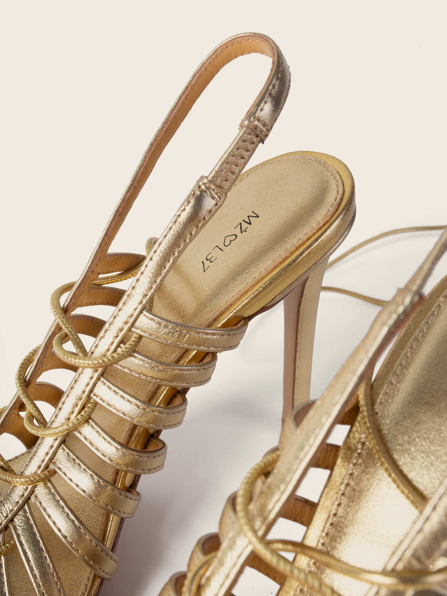 Sandały na obcasie GIGI złote