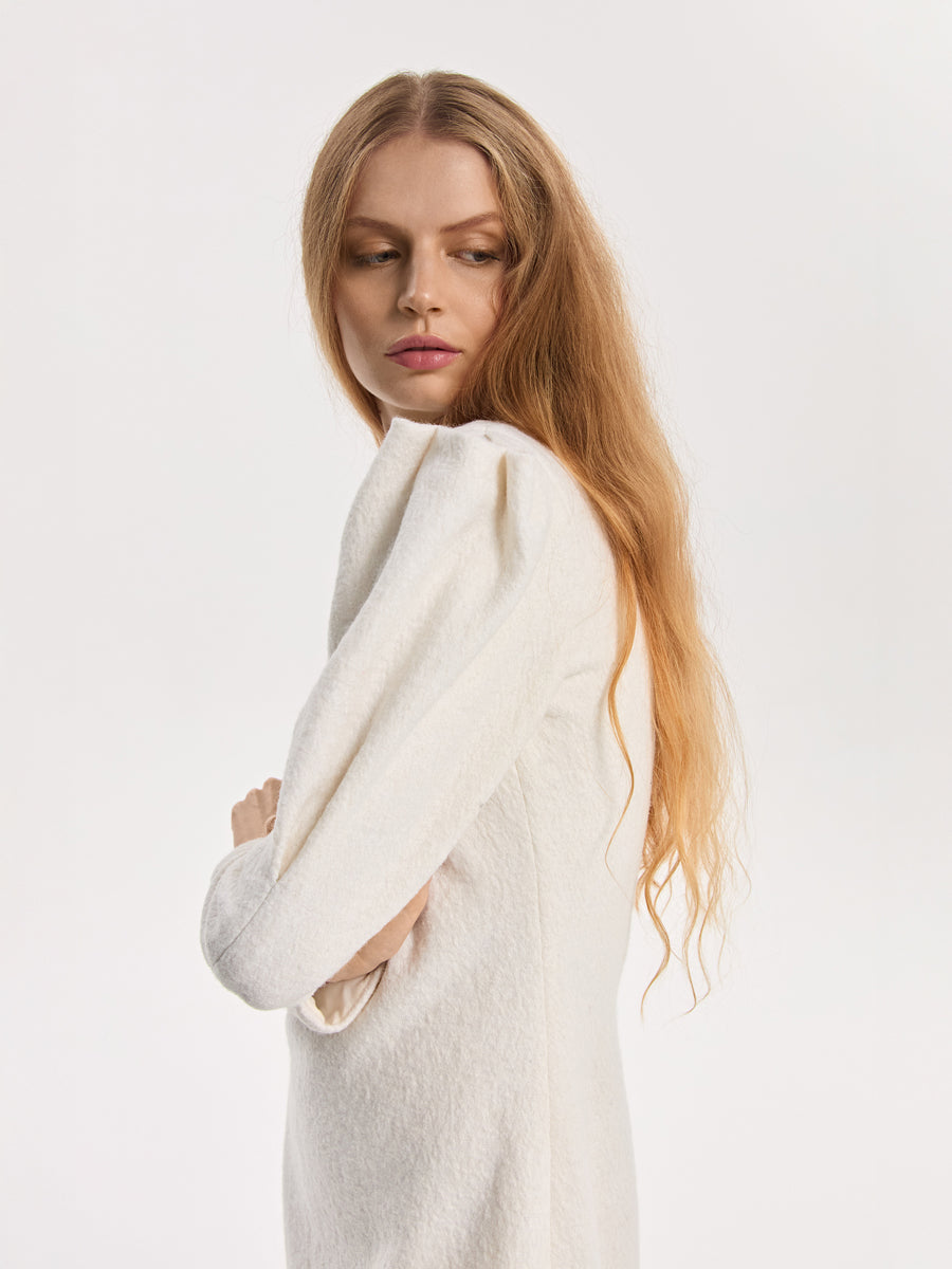 Sukienka z wełny parzonej ozdobny rękaw