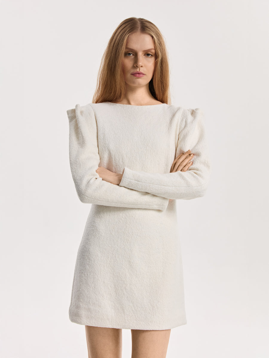 Sukienka z wełny parzonej ozdobny rękaw