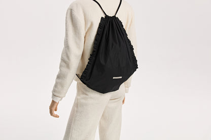 Czarny plecak z falbankami