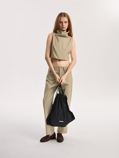 Czarny plecak z falbankami