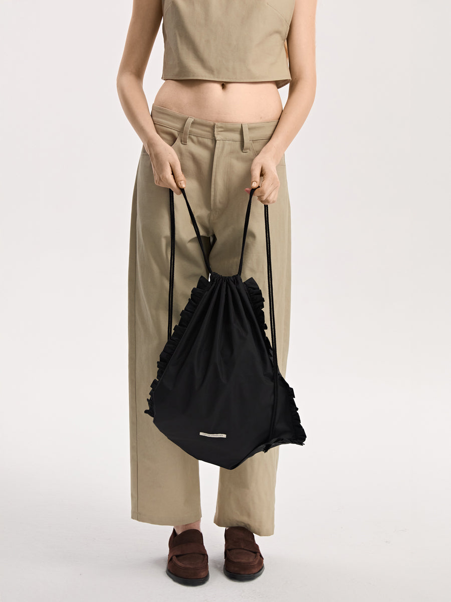 Czarny plecak z falbankami