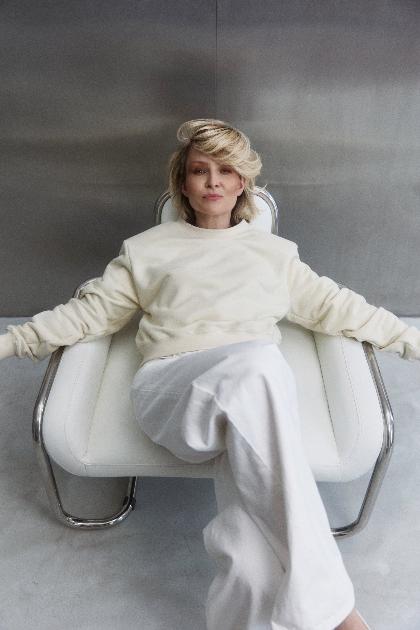 Bluza Typu Cropped z Poszerzoną Linią Ramion LE PUMP Buttermilk