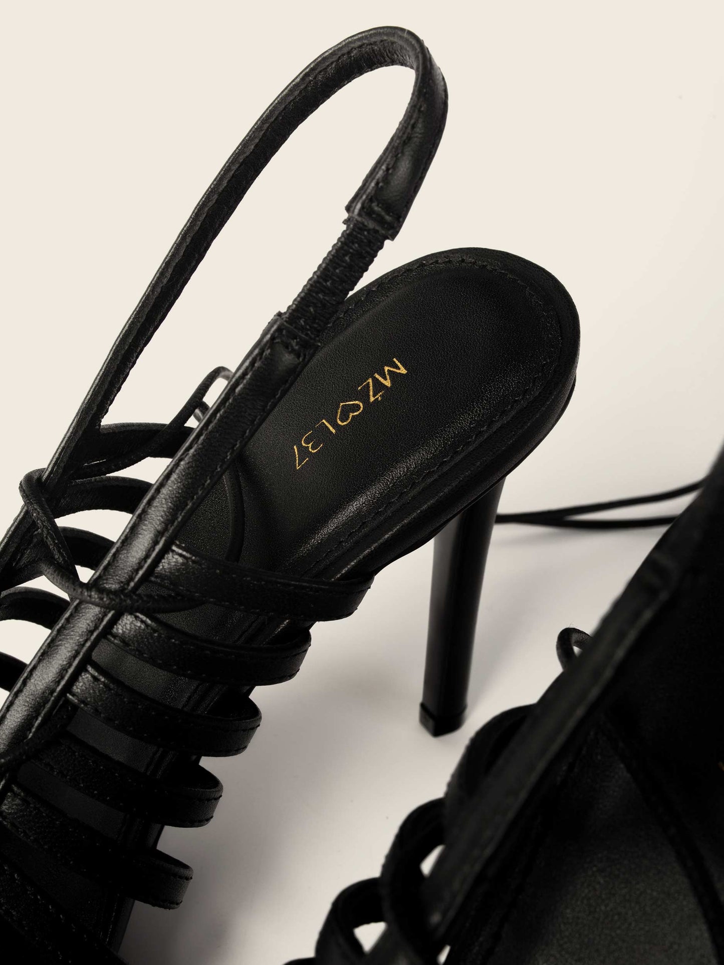 Sandały na obcasie GIGI czarne