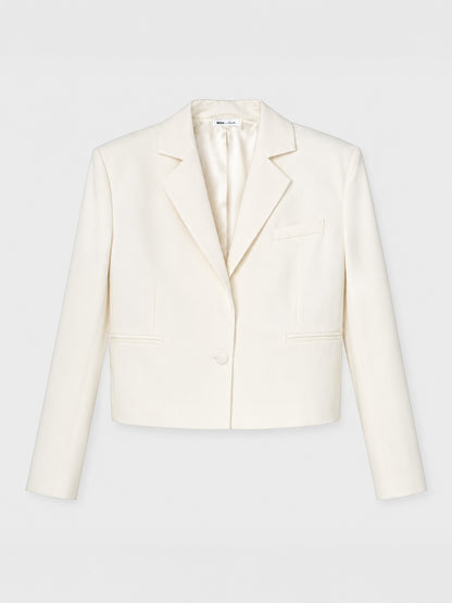 Marynarka cropped NAIA buttermilk z poszerzoną linią ramion, kolekcja Mariety Żukowskiej dla Muuv, dostępna na beetles.shop.