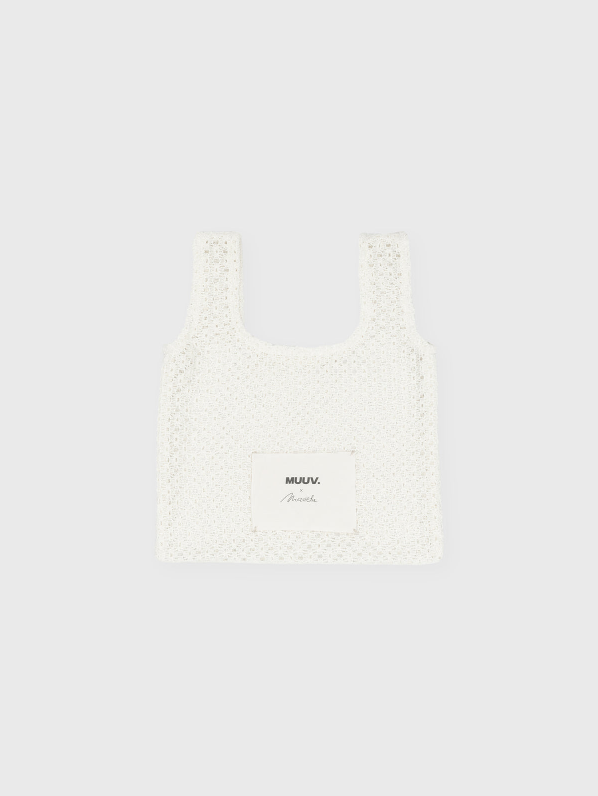 Mini torba ORIA off-white – widok z przodu, koronkowa faktura i naszywka Muuv x Marieta Żukowska, dostępna w beetles.shop.