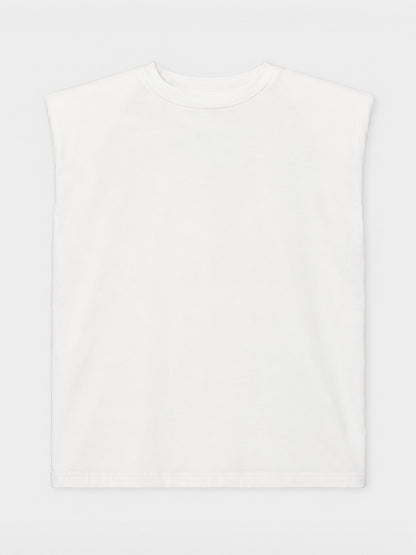 Top BLEA oversize off-white z poszerzoną linią ramion, kolekcja Mariety Żukowskiej x Muuv, dostępny na beetles.shop.