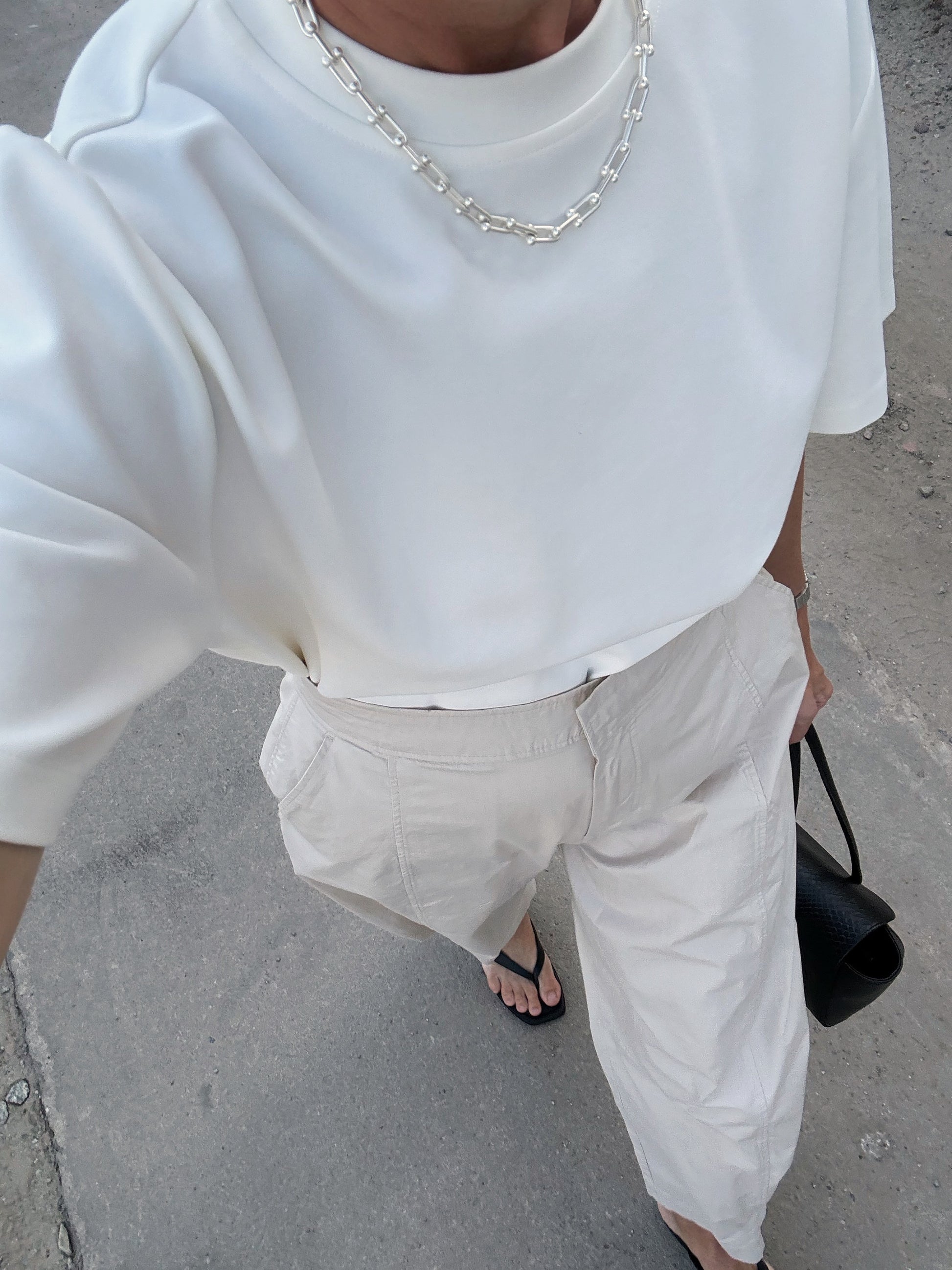 domi_minimalist.style_influenserka stylizacja srebrny choker cavallino