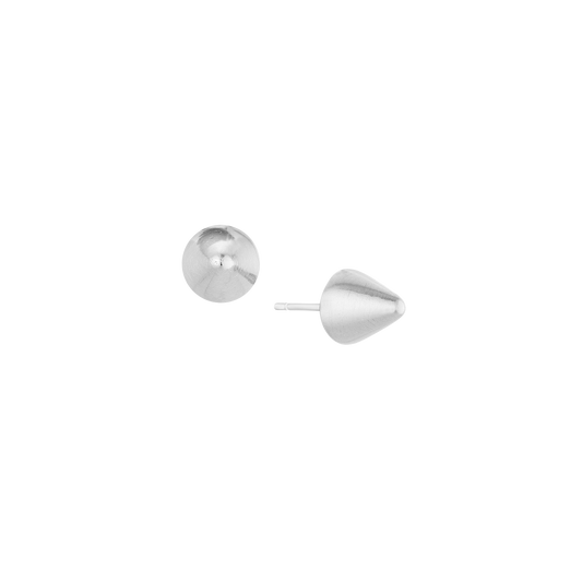 srebrne kolczyki na sztyfcie w kształcie ćwieków STALLONE marki Beetles, minimalistyczna biżuteria geometryczna.