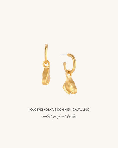 zlote Kolczyki kółka z konikiem Cavallino – Symbol Pasji od Beetles